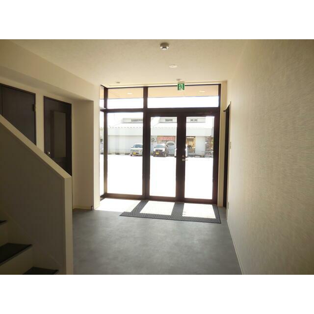 【貸事務所(一部)】１階はシャトレーゼ！建物全体リニューアル工事済！	ＡＢＣ広面ビル 1-D