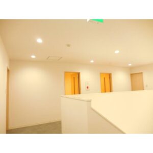 【貸事務所(一部)】１階はシャトレーゼ！建物全体リニューアル工事済！	ＡＢＣ広面ビル 1-D