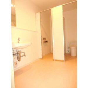 【貸事務所(一部)】１階はシャトレーゼ！建物全体リニューアル工事済！	ＡＢＣ広面ビル 1-D